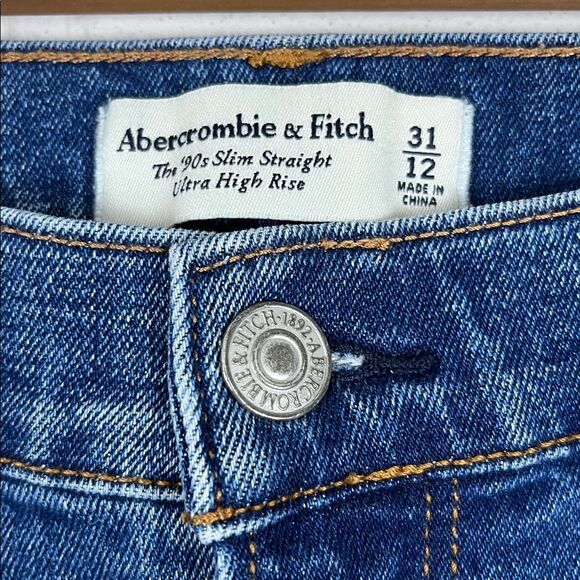 Abercrombie & Fitch High Rise Blue Jeans - Picture 2 of 6